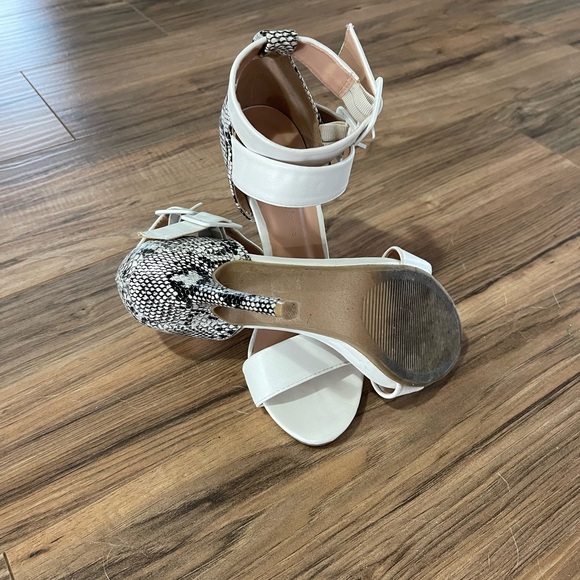 White faux snake leather sandal heels - Picture 5 of 5